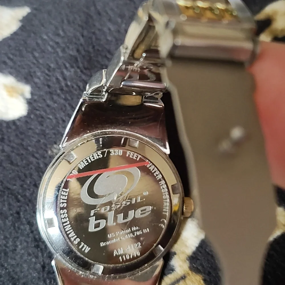 Hp🎯🥳🎉🕺💃Fossil blue rose gold and silver women's watch